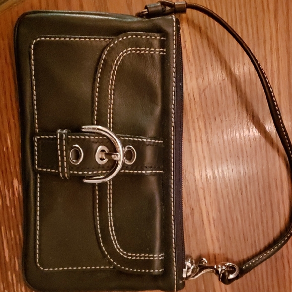 Coach Handbags - Coach Vintage Black Leather Soho Wallet/ Wristlet Clutch
